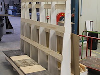 Verrijdbare houten platenkar. afmeting 200 x 110 x 182 cm. - afbeelding 2 van  4