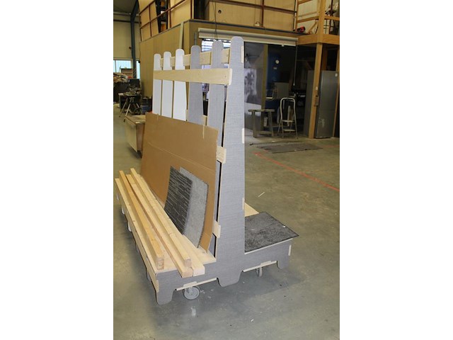 Verrijdbare houten platenkar. afmeting 200 x 110 x 182 cm. - afbeelding 3 van  4