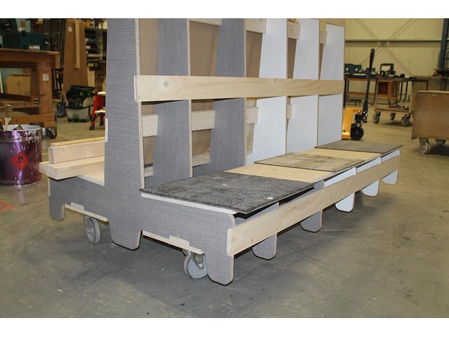 Verrijdbare houten platenkar. afmeting 200 x 110 x 182 cm. - afbeelding 4 van  4