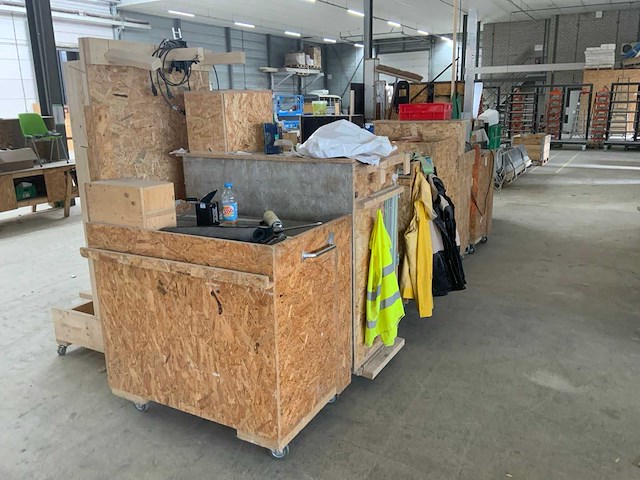 Verrijdbare houten werkplaatskasten (14x) - afbeelding 3 van  5
