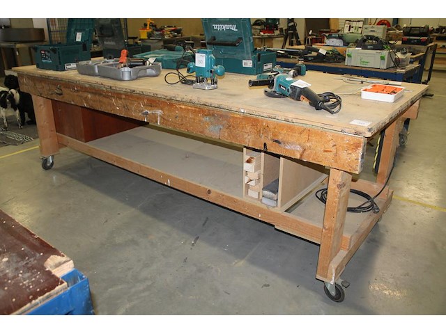 Verrijdbare houten werktafel met onderplateau, stroompunt en ladekast. afmeting 305 x 122 x 98 cm. let op!... - afbeelding 1 van  4