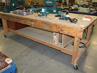 Verrijdbare houten werktafel met onderplateau, stroompunt en ladekast. afmeting 305 x 122 x 98 cm. let op!... - afbeelding 1 van  4