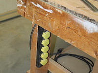 Verrijdbare houten werktafel met onderplateau, stroompunt en ladekast. afmeting 305 x 122 x 98 cm. let op!... - afbeelding 2 van  4