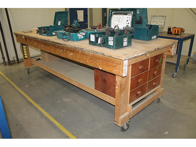 Verrijdbare houten werktafel met onderplateau, stroompunt en ladekast. afmeting 305 x 122 x 98 cm. let op!... - afbeelding 4 van  4