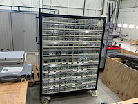 Verrijdbare kast met grijpvoorraad bouten, moeren, schroeven en ventielen - afbeelding 1 van  8