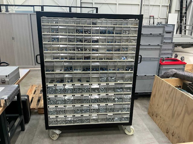 Verrijdbare kast met grijpvoorraad bouten, moeren, schroeven en ventielen - afbeelding 2 van  8
