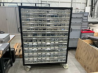 Verrijdbare kast met grijpvoorraad bouten, moeren, schroeven en ventielen - afbeelding 2 van  8