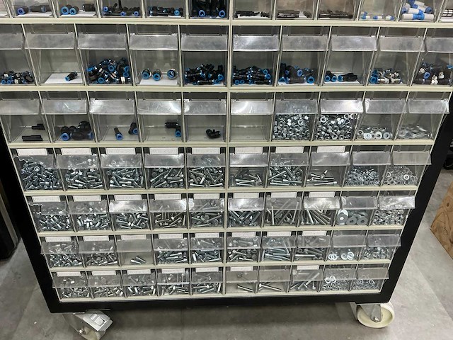 Verrijdbare kast met grijpvoorraad bouten, moeren, schroeven en ventielen - afbeelding 5 van  8
