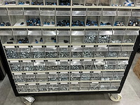 Verrijdbare kast met grijpvoorraad bouten, moeren, schroeven en ventielen - afbeelding 5 van  8