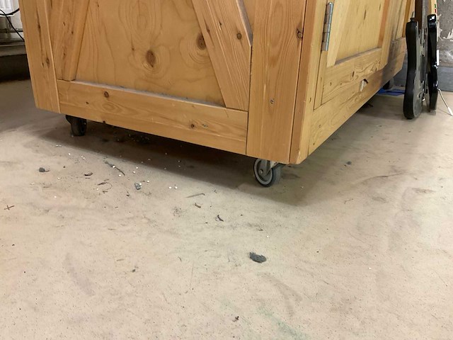 Verrijdbare kast “verkleedspullen“ - afbeelding 5 van  12
