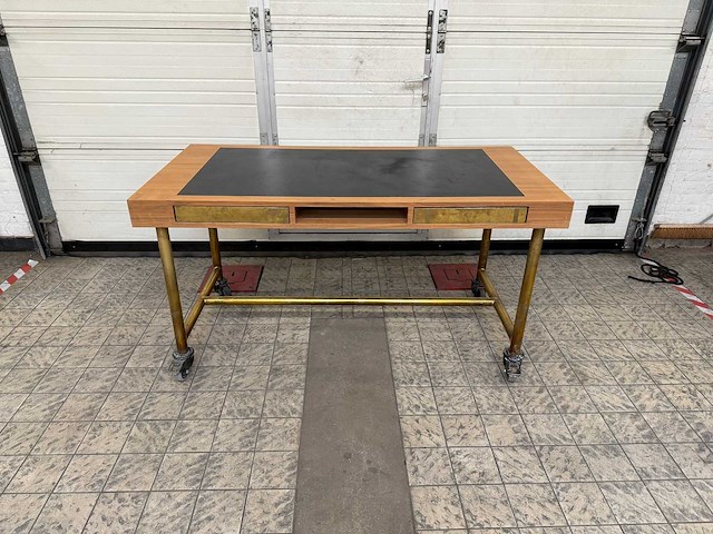 Verrijdbare kersenfineer tafel met leer ingelegd blad - afbeelding 1 van  6