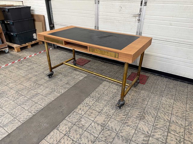 Verrijdbare kersenfineer tafel met leer ingelegd blad - afbeelding 2 van  6