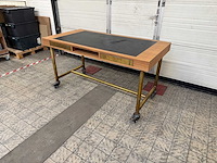Verrijdbare kersenfineer tafel met leer ingelegd blad - afbeelding 2 van  6
