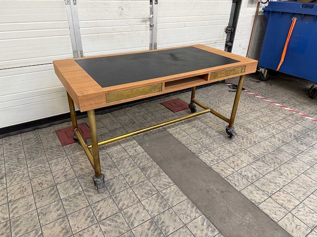 Verrijdbare kersenfineer tafel met leer ingelegd blad - afbeelding 3 van  6