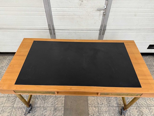 Verrijdbare kersenfineer tafel met leer ingelegd blad - afbeelding 6 van  6