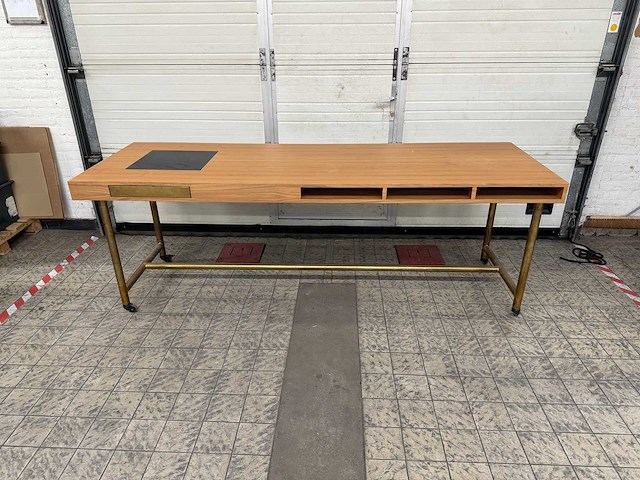 Verrijdbare kersenfineer tafel met leer ingelegd blad - afbeelding 1 van  5