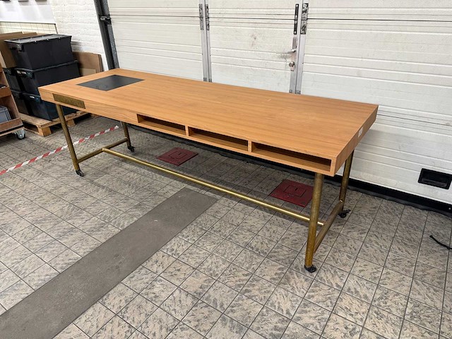 Verrijdbare kersenfineer tafel met leer ingelegd blad - afbeelding 2 van  5
