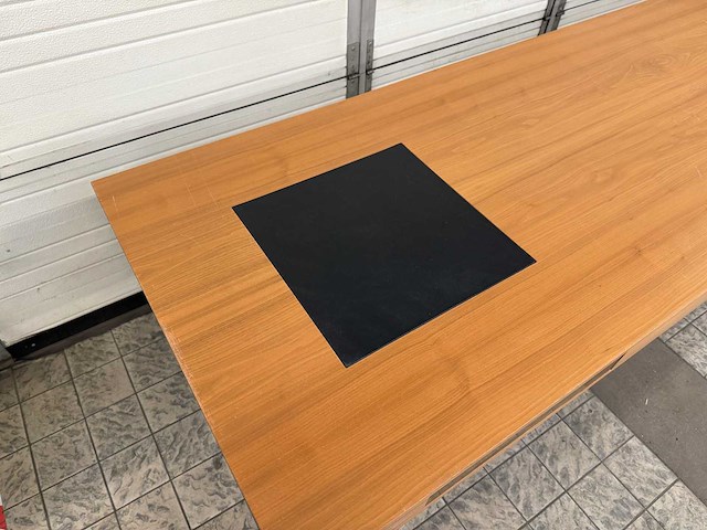 Verrijdbare kersenfineer tafel met leer ingelegd blad - afbeelding 4 van  5