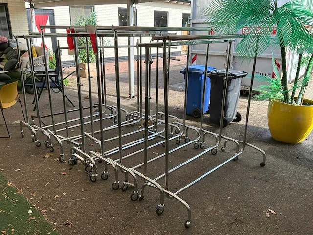 Verrijdbare kledingrek (12x) - afbeelding 1 van  3
