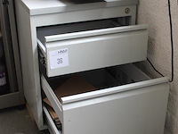 Verrijdbare ladekast met 2 laden. afmeting 80 x 46 x 63 cm. - afbeelding 2 van  2