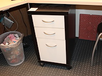 Verrijdbare ladekast met 3 laden. afmeting 37 x 50 x 70 cm. - afbeelding 1 van  2