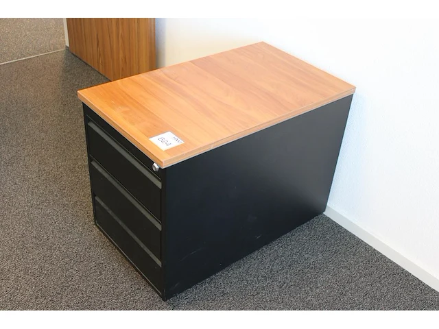 Verrijdbare ladekast met drie laden. afmeting 46,5 x 80 cm. hoogte 60,5 cm - afbeelding 2 van  3