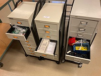 Verrijdbare ladekasten met inhoud (3x) - afbeelding 3 van  4