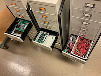 Verrijdbare ladekasten met inhoud (3x) - afbeelding 4 van  4