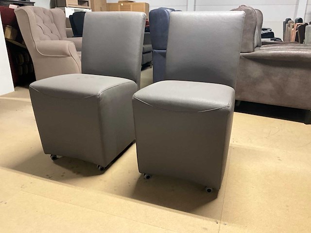 Verrijdbare lederen eetkamerstoel (2x) - afbeelding 1 van  8