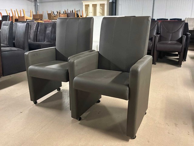 Verrijdbare leren eetkamerstoel (2x) - afbeelding 1 van  10