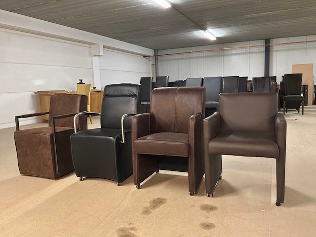 Verrijdbare leren eetkamerstoelen (4x) - afbeelding 2 van  9