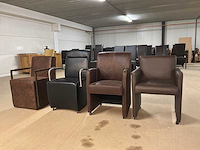 Verrijdbare leren eetkamerstoelen (4x) - afbeelding 4 van  9