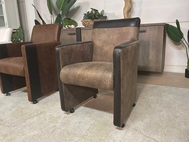 Verrijdbare leren fauteuil - afbeelding 2 van  6