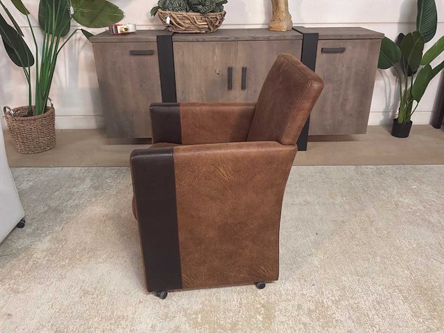 Verrijdbare leren fauteuil - afbeelding 4 van  5