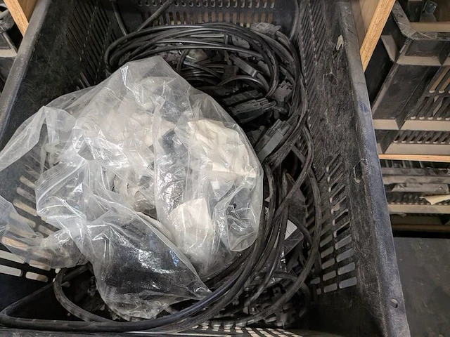 Verrijdbare magazijnkast met inhoud - afbeelding 10 van  14
