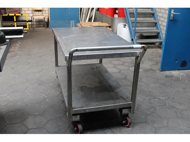 Verrijdbare magazijntafel met onderplateau. afmeting 123 x 73 x 87 cm. - afbeelding 1 van  2
