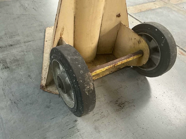 Verrijdbare mechanische steunpoot met spindel en steunplaat - afbeelding 6 van  9