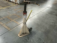 Verrijdbare mechanische steunpoot met spindel en steunplaat - afbeelding 1 van  9