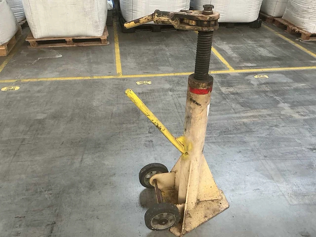 Verrijdbare mechanische steunpoot met spindel en steunplaat - afbeelding 3 van  9