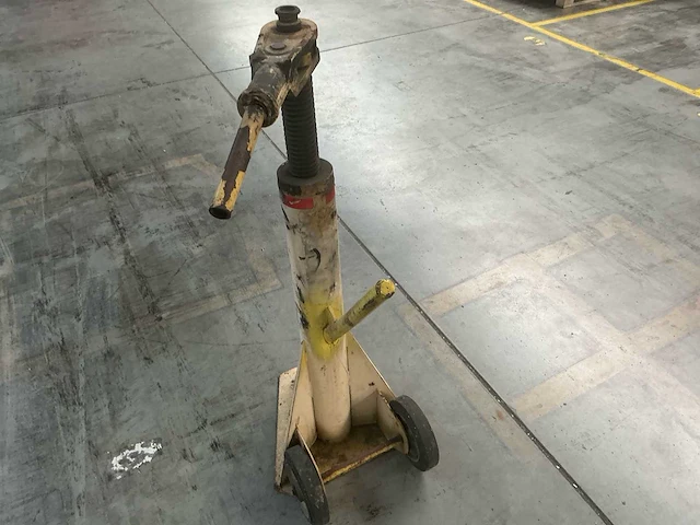 Verrijdbare mechanische steunpoot met spindel en steunplaat - afbeelding 5 van  9