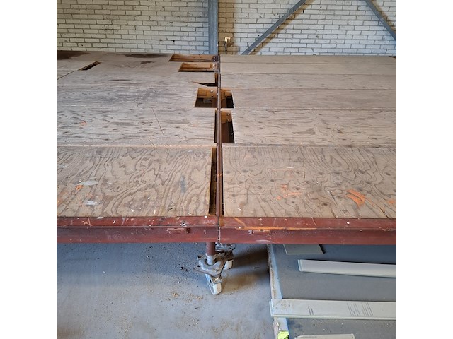 Verrijdbare prefab tafel - afbeelding 10 van  12