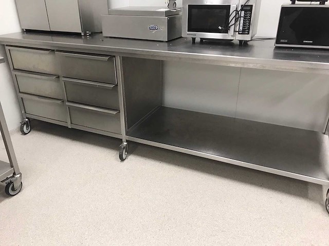 Verrijdbare rvs werktafel - afbeelding 1 van  1