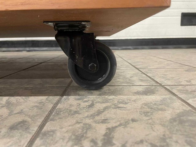 Verrijdbare salontafel kersenfineer - afbeelding 5 van  5