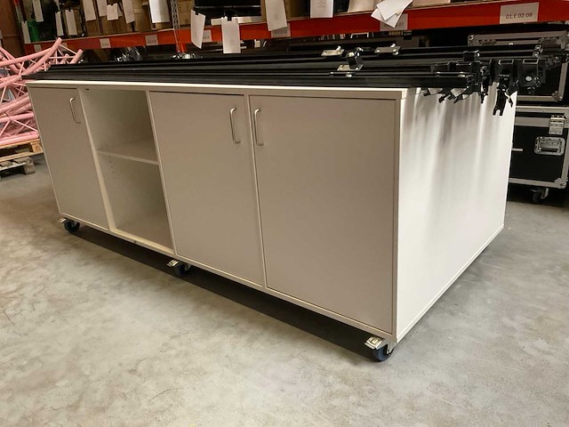 Verrijdbare showroomkast - afbeelding 1 van  8