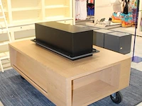 Verrijdbare showtafel met opzetstuk met boek/platenrand. afmeting 175 x 105 cm. hoogte zonder opzetstuk 68 cm. - afbeelding 4 van  6
