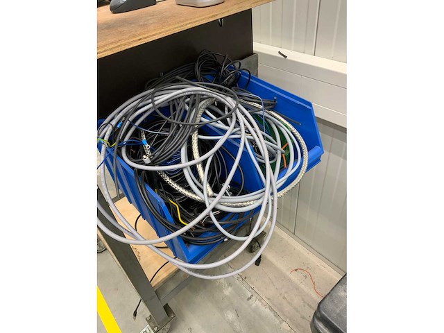 Verrijdbare stalen computertafel - afbeelding 3 van  4