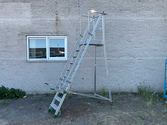 Verrijdbare stellingtrap - afbeelding 1 van  5