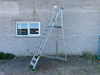 Verrijdbare stellingtrap - afbeelding 1 van  5
