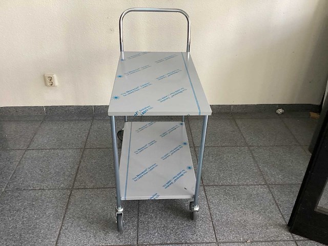 Verrijdbare tafel grijs met handgreep - afbeelding 2 van  4