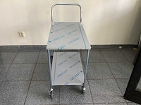 Verrijdbare tafel grijs met handgreep - afbeelding 2 van  4